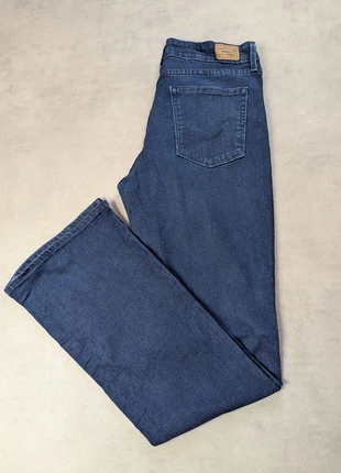 Jean Levi's mid rise bootcut FR40 - W30 L32 / L26JL1965, marke: Levi's, zustand: Sehr gut, größe: L / 40 / 12, 19,90 €, 21,60 € beinhaltet Vinted-Käuferschutz Pro