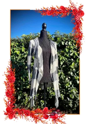 Cardigan rayé gris et beige Mango (gris), S / 36 / 8, merk: Mango, staat: Heel goed, maat: S / 36 / 8, € 15,00, € 16,45 inclusief Kopersbescherming