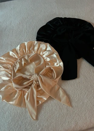 Duo bonnets de nuit satin crème noir, état: Très bon état, 10,00 €, 11,20 € Protection acheteurs (Pro) incluse
