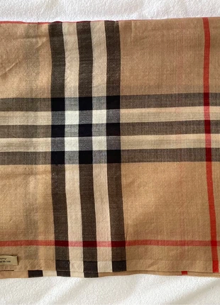 Écharpe Burberry à carreaux – beige classique – excellent état, marke: Burberry, zustand: Gut, 90,00 €, 95,20 € inklusive Vinted-Käuferschutz