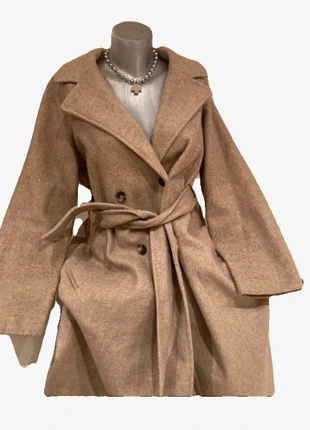Caramel Trenchcoat – Cozy Autumn Luxe, merk: Vintage Dressing, staat: Heel goed, maat: S / 36 / 8, € 40,00, € 42,70 inclusief Kopersbescherming