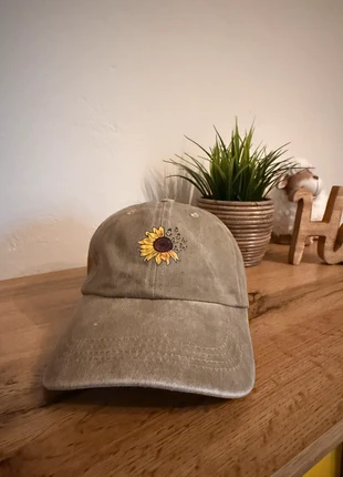 Stylische Vintage Cap mit Sonnenblume, marke: Sonstiges, zustand: Neu, größe: Einheitsgröße, 10,00 €, 11,20 € inklusive Vinted-Käuferschutz
