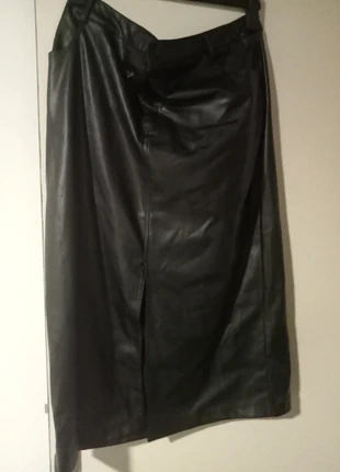 Jupe simili cuir, marque: Kiabi, état: Très bon état, taille: 4XL / 48 / 20, 10,00 €, 11,20 € Protection acheteurs incluse