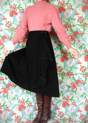 jupe mi longue vintage noire façon portefeuille volantée chic, brand: Vintage Dressing, condition: Very good, size: XXL / 44 / 16, €36.00, €38.50 includes Buyer Protection Pro