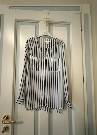 Camicia da donna, a righe bianca e nera, brand H&M, taglia eur 34, 100% poliestere., marque: H&M, état: Très bon état, taille: XS / 34 / 6, 4,00 €, 4,90 € Protection acheteurs incluse