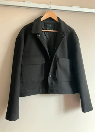 Veste courte Bershka – Noire – Taille M, merk: Bershka, staat: Heel goed, maat: M, € 30,00, € 32,20 inclusief Kopersbescherming