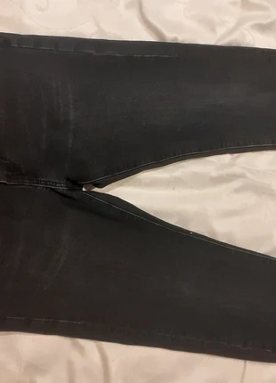 jean Levis Noir, staat: Heel goed, maat: W32 | FR 42, € 12,00, € 13,30 inclusief Kopersbescherming