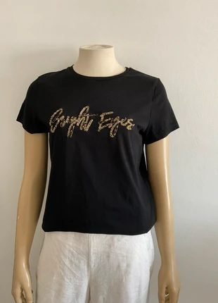 Camiseta con logo dorado de Massimo Dutti, marca: Massimo Dutti, estado: Muy bueno, tamaño: S / 36 / 8, 10,00 €, 11,20 € Protección al comprador incluida