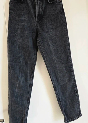 Pantalón Desgastado Mom Fit de Zara, marca: Zara, estado: Bueno, tamaño: S / 36 / 8, 15,00 €, 16,45 € Protección al comprador incluida