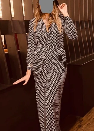 Ensemble élégant tailleur femme, marque: Jessy&Co, état: Très bon état, taille: Taille unique, 20,00 €, 21,70 € Protection acheteurs incluse