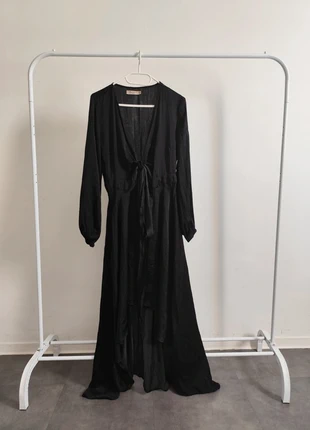 Robe asymétrique noire satiné femme Mode, brand: marque indépendante, condizioni: Ottime, taglia: S / IT 40 / EU 36, €15.00, €16.45 include la Protezione acquisti