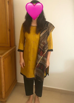 Tenue pakistanaise jaune moutarde pas cher, marke: Unique, zustand: Sehr gut, größe: Einheitsgröße, 17,00 €, 18,55 € inklusive Vinted-Käuferschutz