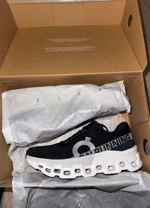 On running Cloudmonster 2 eu42, merk: On Running, staat: Nieuw zonder prijskaartje, maat: 42, € 140,00, € 147,70 inclusief Kopersbescherming