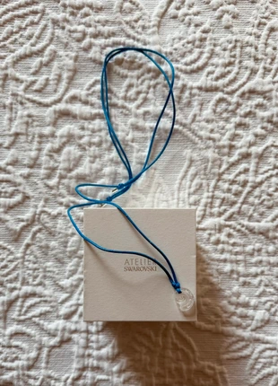 Collier bleu et pendentif blanc – Atelier Swarovski, marque: Atelier Swarovski, état: Neuf avec étiquette, 30,00 €, 32,20 € Protection acheteurs incluse