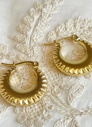 Jolies petites boucles d’oreille créoles dentelées dorées, condition: Very good, €12.90, €14.25 includes Buyer Protection Pro