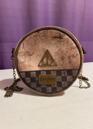 Bolso Harry Potter circular marrón – Reliquias de la Muerte, nuevo, marque: Harry Potter, état: Neuf sans étiquette, 10,00 €, 11,20 € Protection acheteurs incluse