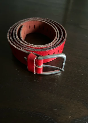 Rood leren ceintuur, état: Très bon état, taille: 100 cm, 2,50 €, 3,33 € Protection acheteurs incluse
