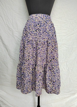 Jupe étagée violette à fleurs 🌷 Dazy, taille 32/34, marque: Dazy, état: Neuf sans étiquette, taille: XXS / 32 / 4, 10,00 €, 11,20 € Protection acheteurs (Pro) incluse