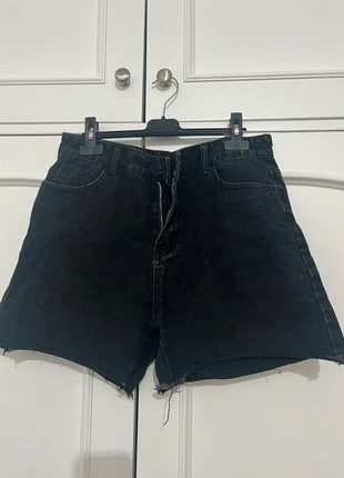 Pantalón vaquero corto, merk: Shein, staat: Heel goed, maat: L / 40 / 12, € 2,00, € 2,80 inclusief Kopersbescherming