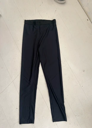 Zwart legging broekje van Ann Demeulemeester, merk: Ann Demeulemeester, staat: Heel goed, maat: M / 38 / 10, € 90,00, € 95,20 inclusief Kopersbescherming