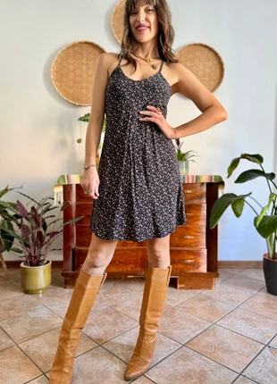 1990's vintage black midi dress with micro floral print, brand: Unique Vintage, condizioni: Ottime, taglia: M / IT 42 / EU 38, €15.00, €16.45 include la Protezione acquisti Pro