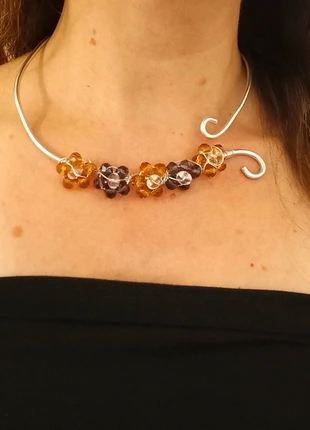 Collana wire con cristalli viola e arancio, condizioni: Ottime, €3.90, €4.80 include la Protezione acquisti