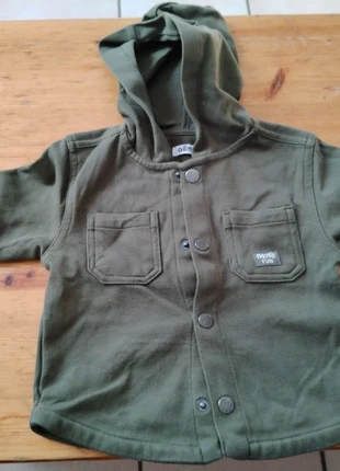 Chemise bébé avec capuche, merk: Gémo, staat: Heel goed, maat: 3-6 maanden / 62 cm, € 2,00, € 2,80 inclusief Kopersbescherming