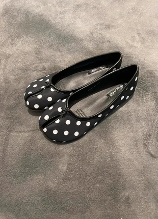 Ballerines tabi à pois | taille 39, merk: Tabi, staat: Nieuw met prijskaartje, maat: 39, € 40,00, € 42,70 inclusief Kopersbescherming