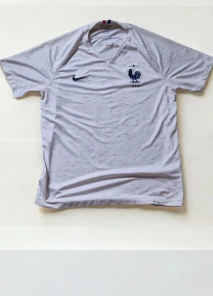 Maillot France Nike Officiel 2020- taille L, marke: Nike, zustand: Gut, größe: L, 15,00 €, 16,45 € inklusive Vinted-Käuferschutz