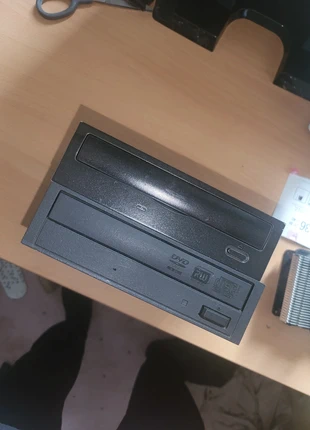 Te koop 2 disc readers voor pc, merk: Sony, staat: Goed, € 5,00, € 5,95 inclusief Kopersbescherming