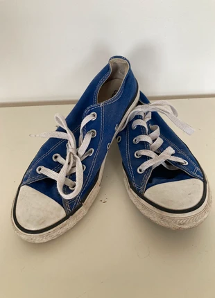 Converse basses en toile bleu électrique Taille 33,5, merk: Converse, staat: Heel goed, maat: 33, € 2,50, € 3,33 inclusief Kopersbescherming