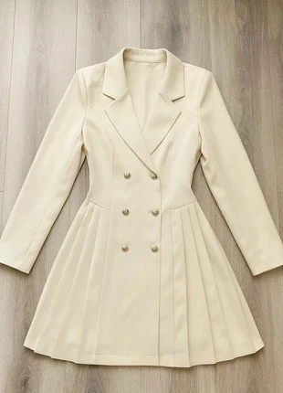 Robe blazer crème à boutons dorés, état: Très bon état, taille: S / 36 / 8, 53,00 €, 56,35 € Protection acheteurs incluse