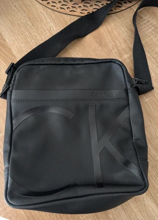 Sacoche Calvin Klein, marque: Calvin Klein, état: Bon état, 25,00 €, 26,95 € Protection acheteurs incluse