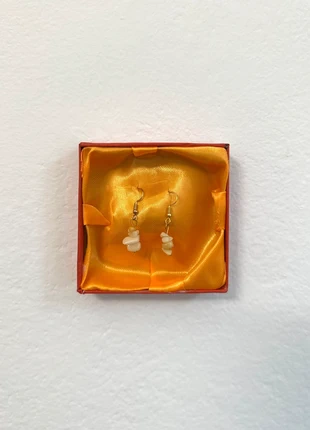 Delicate Natural Stone Drop Earrings – Lightweight, Handmade Look, Neutral Tones, marque: Made In Spain, état: Neuf avec étiquette, 5,00 €, 5,95 € Protection acheteurs incluse