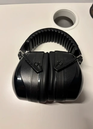 Black headphones (you can't hear anything), merk: Shein, staat: Nieuw zonder prijskaartje, € 3,00, € 3,85 inclusief Kopersbescherming