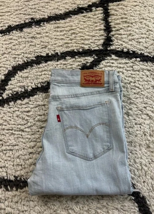 Jean Levi’s 712 Skinny W29 Bleu J6569, marque: Levi's, état: Très bon état, taille: L / 40 / 12, 17,00 €, 18,55 € Protection acheteurs (Pro) incluse