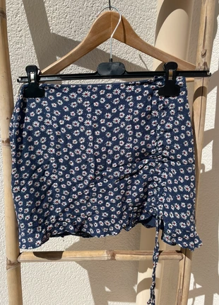 Jupe fleurie, brand: Pull & Bear, condition: Very good, size: M / 38 / 10, €6.00, €7.00 includes Buyer Protection