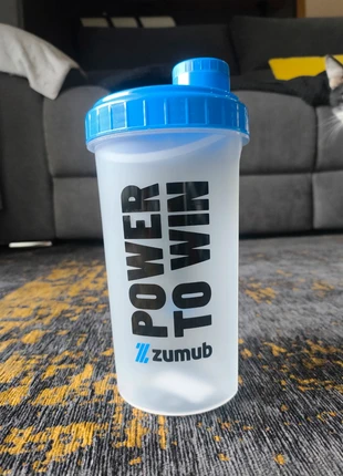 Copo shaker da Zumub | 700 ml, marca: zumub, estado: Novo sem etiquetas, €2.50, €3.33 inclui Proteção do Comprador