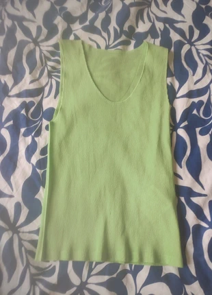 Débardeur Pleats Please Issey Miyake vert clair, merk: Pleats Please Issey Miyake, staat: Nieuw met prijskaartje, maat: Overige, € 70,00, € 74,20 inclusief Kopersbescherming