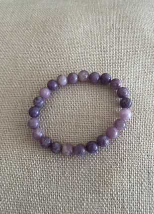 Bracelet en pierre Lépidolite A, perles 8 mm de couleurs mauves, marque: Camille, état: Neuf sans étiquette, 11,00 €, 12,25 € Protection acheteurs incluse