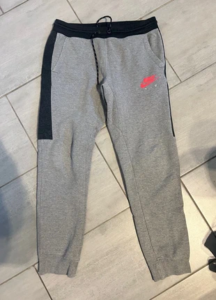 Nike Jogginghose Herren, merk: Nike, staat: Goed, maat: M, € 8,00, € 9,10 inclusief Kopersbescherming