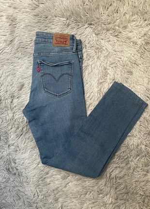 Jeans Levi’s slim 712, merk: Levi's, staat: Heel goed, maat: S / 36 / 8, € 18,00, € 19,60 inclusief Kopersbescherming
