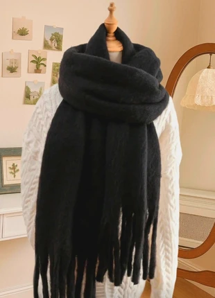 Écharpe noire XXL à franges – old money, dark academia, pinterest chic, marque: Aesthetic, état: Très bon état, 16,90 €, 18,45 € Protection acheteurs incluse