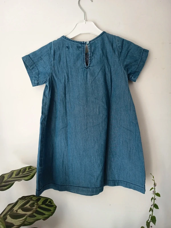 Robe effet jeans brodé - photo numéro 4