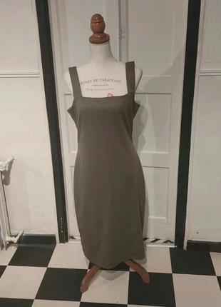 Robe midi kaki moulante Taille 46 neuve, merk: Primark, staat: Heel goed, maat: XXXL / 46 / 18, € 6,00, € 7,00 inclusief Kopersbescherming