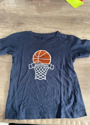 Tee shirt basketball garçon 6 ans, brand: U Essentiel, condizioni: Nuovo senza cartellino, taglia: 6 anni / 116 cm, €1.50, €2.28 include la Protezione acquisti