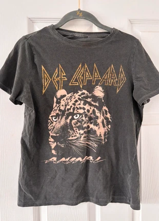 Def leppard official band tee size 10, brand: Def Leppard, condition: Very good, size: M / 10, £10.00, £11.20 includes Buyer Protection
