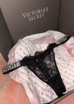 slip tanga in pizzo con fascette luccicanti iconiche victorias secret  nere, marque: Victoria's Secret, état: Neuf avec étiquette, taille: M / 38 / 10, 18,00 €, 19,60 € Protection acheteurs incluse