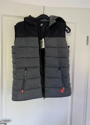 Weste gesteppt neu, merk: Sonstiges, staat: Nieuw met prijskaartje, maat: 14 jaar / 164 cm, € 15,00, € 16,45 inclusief Kopersbescherming