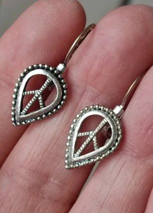 Boucles d'oreilles dormeuses argentées ethniques, staat: Goed, € 1,00, € 1,75 inclusief Kopersbescherming